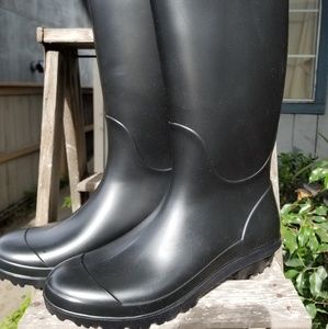 Ugg Rainboots waterproof size 10